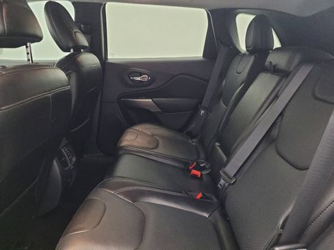 Used 2019 Jeep Cherokee Limited w/ Luxury Group FWD image 18