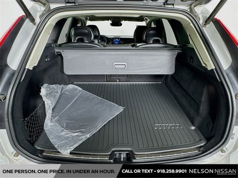 Used 2023 Volvo XC60 B5 Ultimate w/ Climate Package image 28