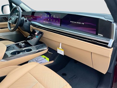 New 2025 Cadillac Escalade IQ Sport 2 w/ LPO, ONYX Package image 32