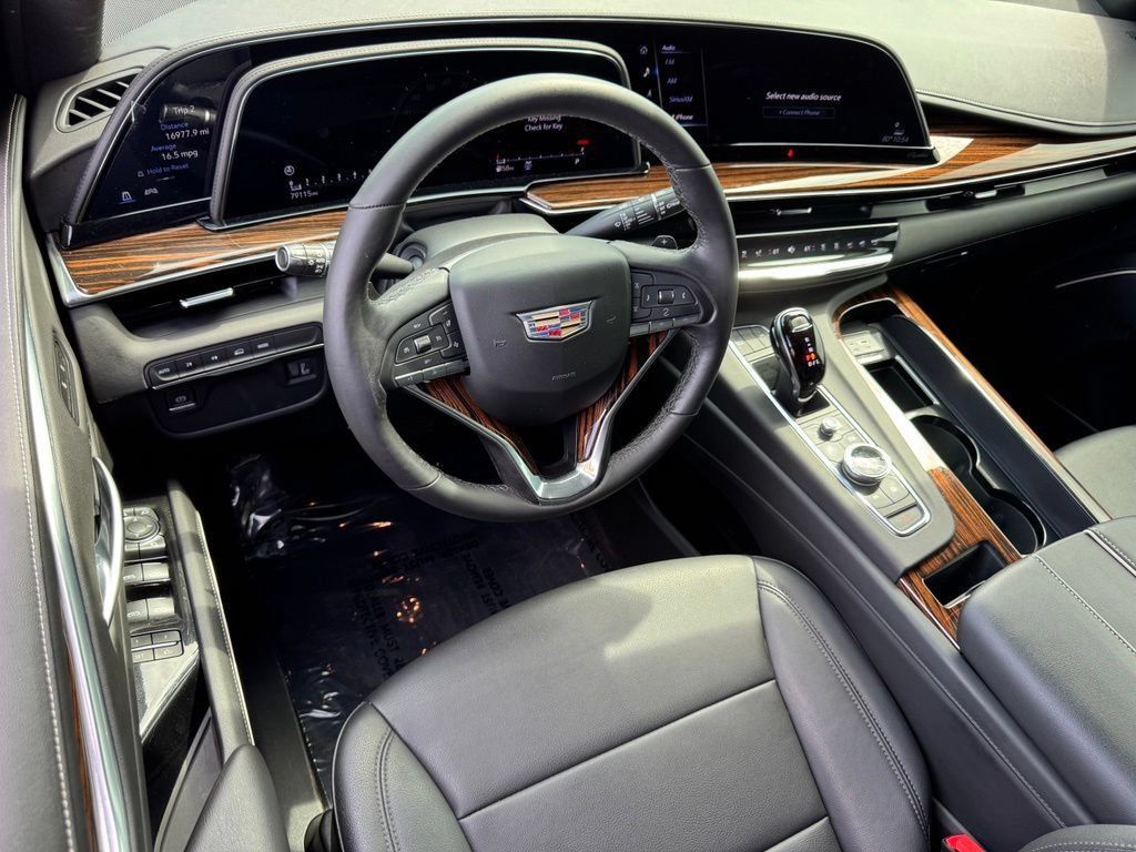 Used 2022 Cadillac Escalade Luxury AWD/4WD image 25