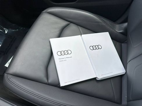 Certified 2025 Audi Q3 2.0T Premium AWD/4WD image 34