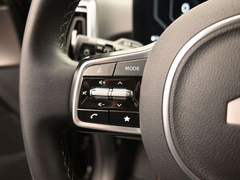 Used 2025 Kia Sorento SX image 30