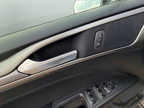 Used 2020 Ford Fusion SE image 11