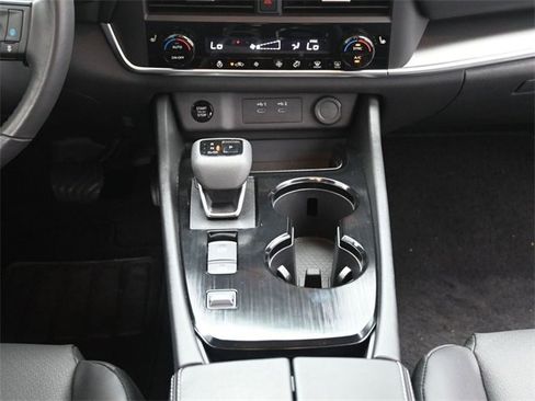 Used 2024 Nissan Rogue SV w/ SV Premium Package image 27