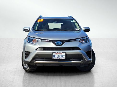 Used 2018 Toyota RAV4 LE image 2