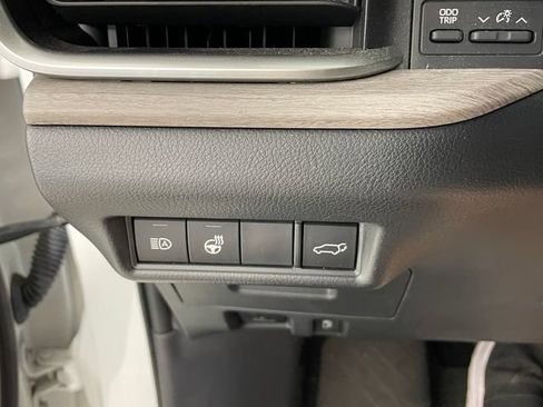 Used 2024 Toyota Grand Highlander AWD image 9