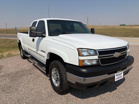 Used 2007 Chevrolet Silverado 2500 LT AWD/4WD image 8