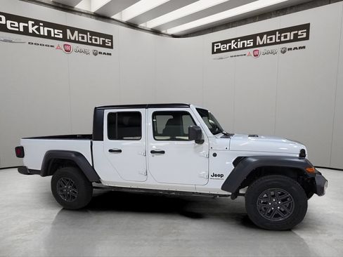 Certified 2025 Jeep Gladiator Sport AWD/4WD image 6