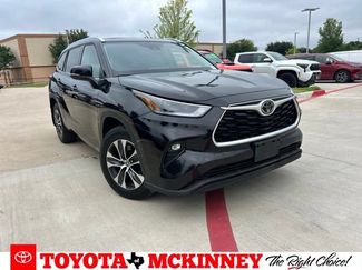 Used 2021 Toyota Highlander XLE AWD/4WD video 1