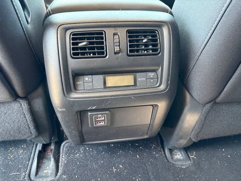 Used 2018 Nissan Pathfinder SV AWD/4WD image 20