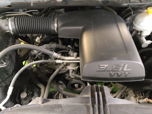 Used 2018 RAM 1500 Big Horn RWD image 30