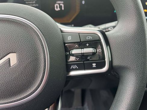 Used 2025 Kia Sorento LX FWD image 17