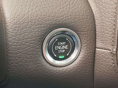 Used 2021 GMC Yukon XL Denali w/ Denali Premium Package image 27