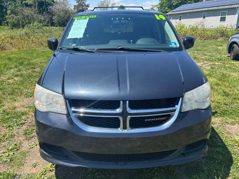 Used 2014 Dodge Grand Caravan SXT FWD image 2