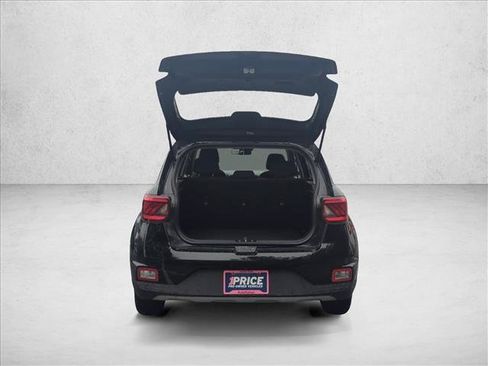 Used 2022 Hyundai Venue SE image 6