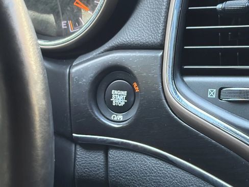 Used 2017 Jeep Grand Cherokee Limited AWD/4WD image 26
