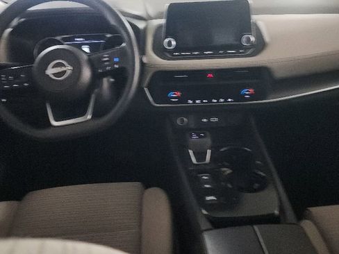 Used 2023 Nissan Rogue SV FWD image 5