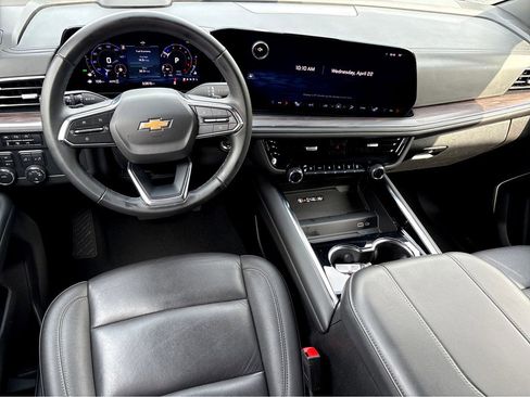 Certified 2025 Chevrolet Suburban LT AWD/4WD image 4
