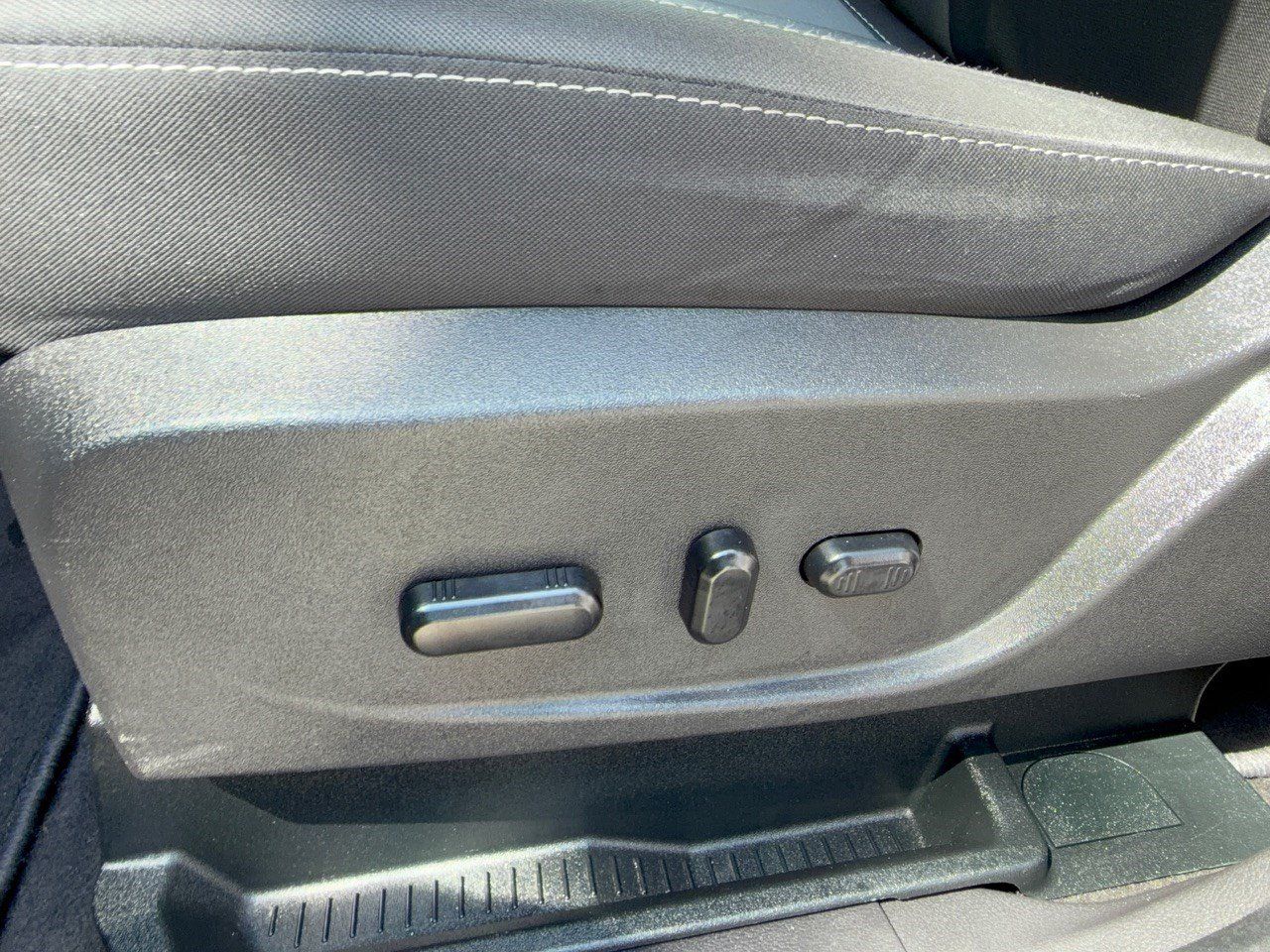 Used 2019 Ford Escape SE FWD image 16