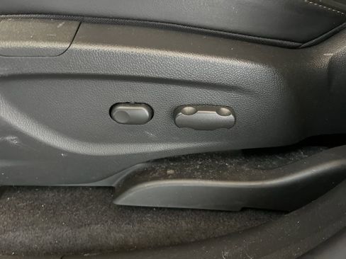 Used 2022 Chevrolet Trax LT w/ LT Convenience Package image 19