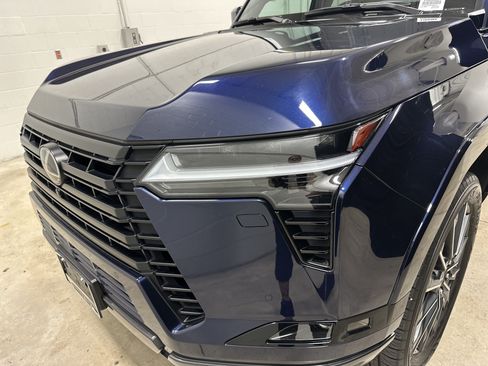 Used 2024 Lexus GX 550 w/ Accessory Package (Z1) AWD/4WD image 6