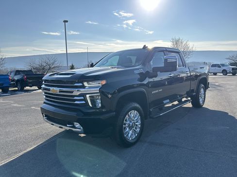 Used 2022 Chevrolet Silverado 2500 High Country w/ Z71 Off-Road Package image 3