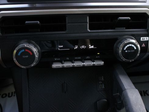Used 2025 Toyota Tacoma SR5 AWD/4WD image 35