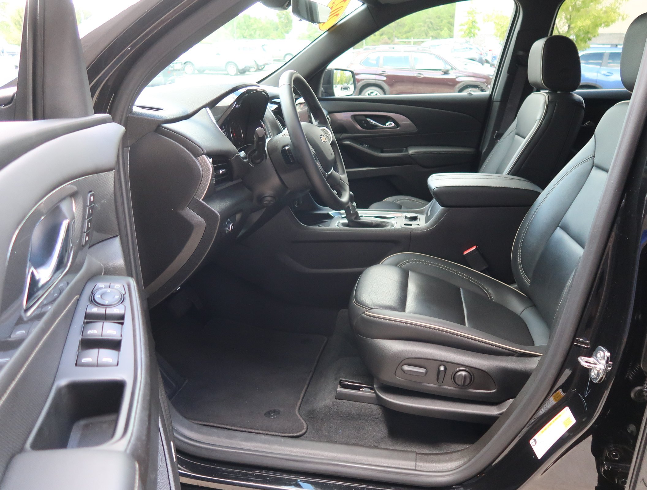 Used 2023 Chevrolet Traverse Premier w/ LPO, Cargo Package FWD image 11