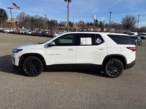 Used 2023 Chevrolet Traverse RS image 2