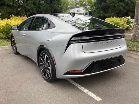 Used 2025 Toyota Prius Plug-In Hybrid FWD image 11