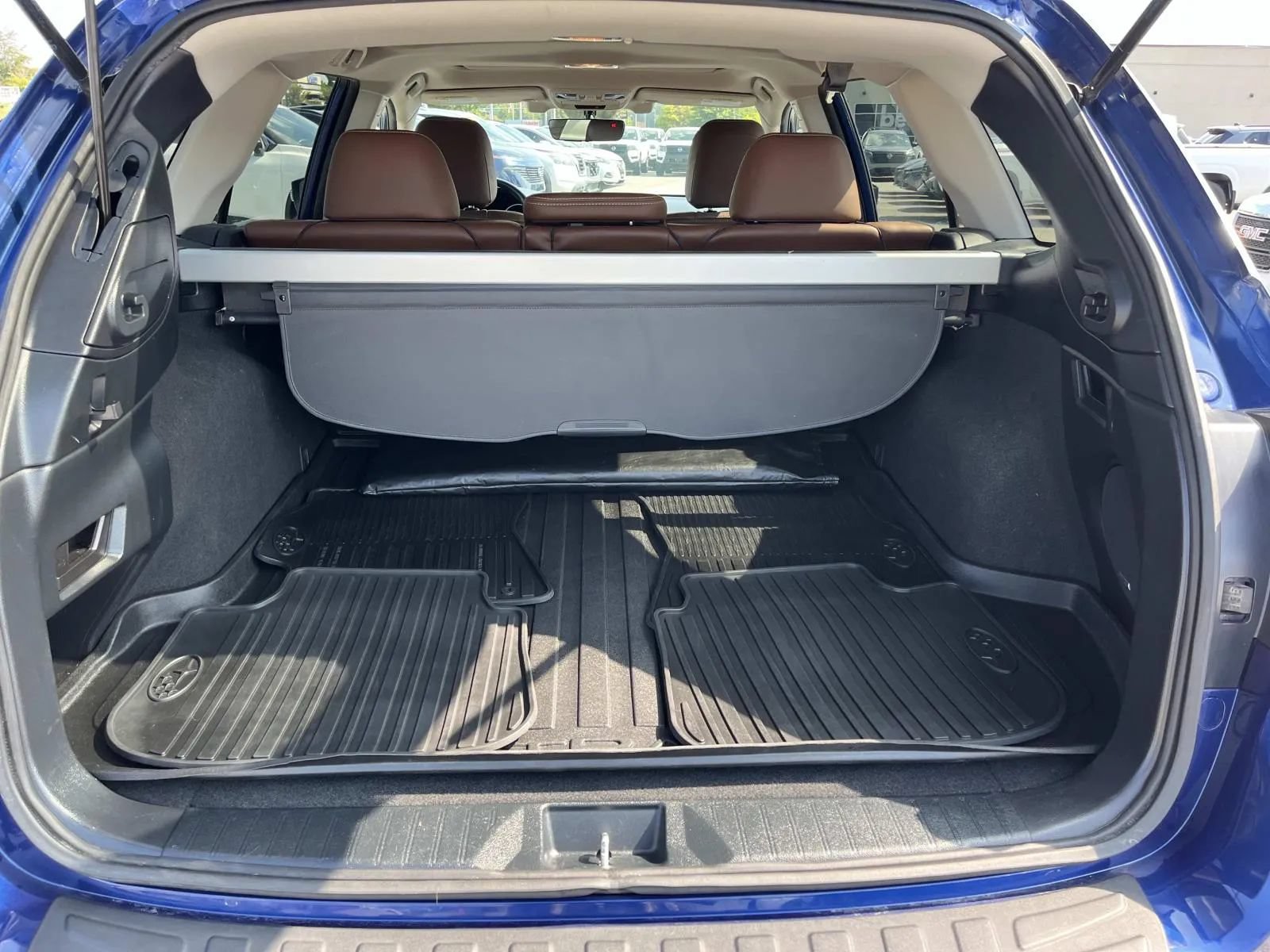 Used 2017 Subaru Outback 3.6R Touring AWD/4WD image 22