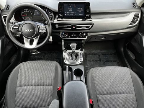 Used 2023 Kia Seltos LX image 9