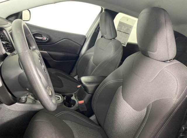 Used 2019 Jeep Cherokee Latitude w/ Popular Appearance Group AWD/4WD image 14