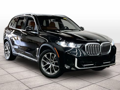 Used 2024 BMW X5 xDrive40i w/ Premium Package image 2