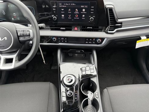 New 2025 Kia Sportage LX image 11