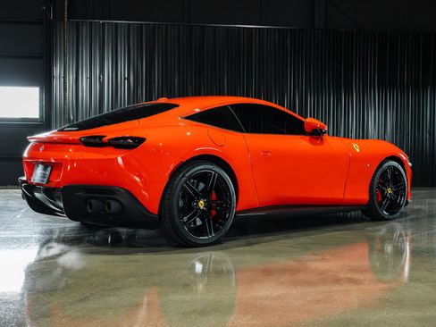 Used 2021 Ferrari Roma RWD image 20