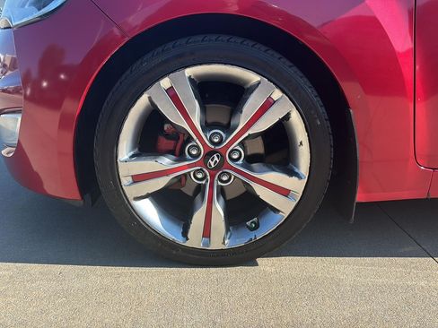 Used 2017 Hyundai Veloster FWD image 28