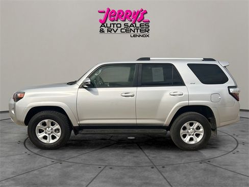 Used 2024 Toyota 4Runner SR5 Premium image 4