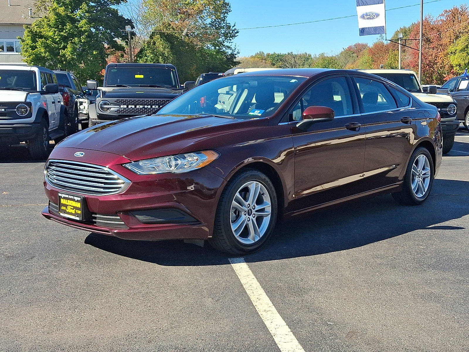 Used 2018 Ford Fusion SE w/ Fusion SE Technology Package FWD image 3