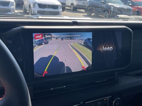 Used 2024 Jeep Wrangler Unlimited Rubicon image 16