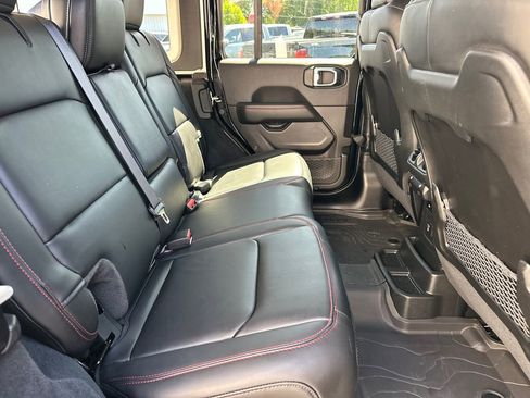 Used 2024 Jeep Wrangler Unlimited Rubicon AWD/4WD image 16