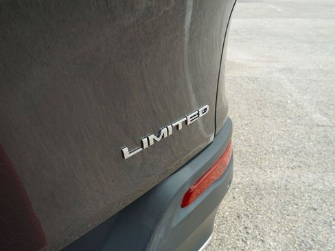 Used 2018 Jeep Cherokee Limited AWD/4WD image 10