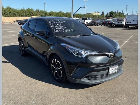 Used 2019 Toyota C-HR XLE FWD image 1