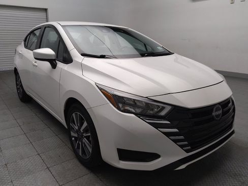 Used 2025 Nissan Versa SV FWD image 13