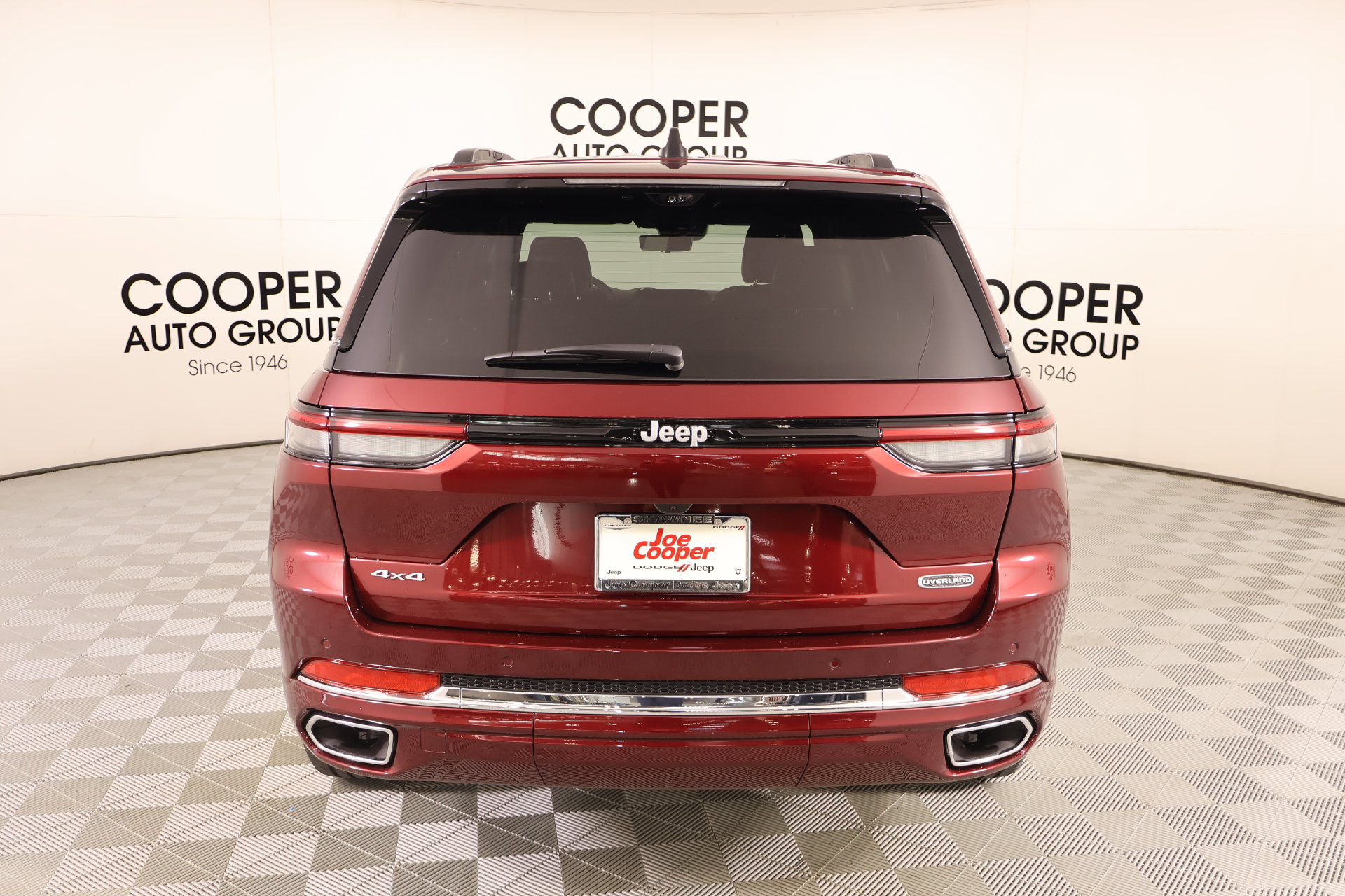 Used 2024 Jeep Grand Cherokee Overland w/ Luxury Tech Group IV AWD/4WD image 23