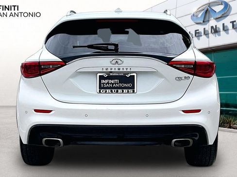 Used 2018 INFINITI QX30 Premium w/ Navigation Package FWD image 5