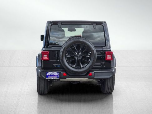 Used 2025 Jeep Wrangler Unlimited Sahara AWD/4WD image 5