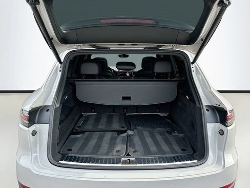 Certified 2023 Porsche Cayenne AWD/4WD image 28