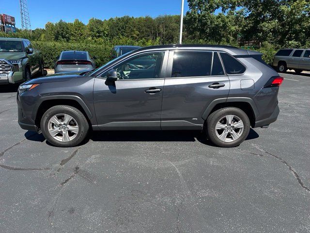 Used 2025 Toyota RAV4 XLE AWD/4WD image 8