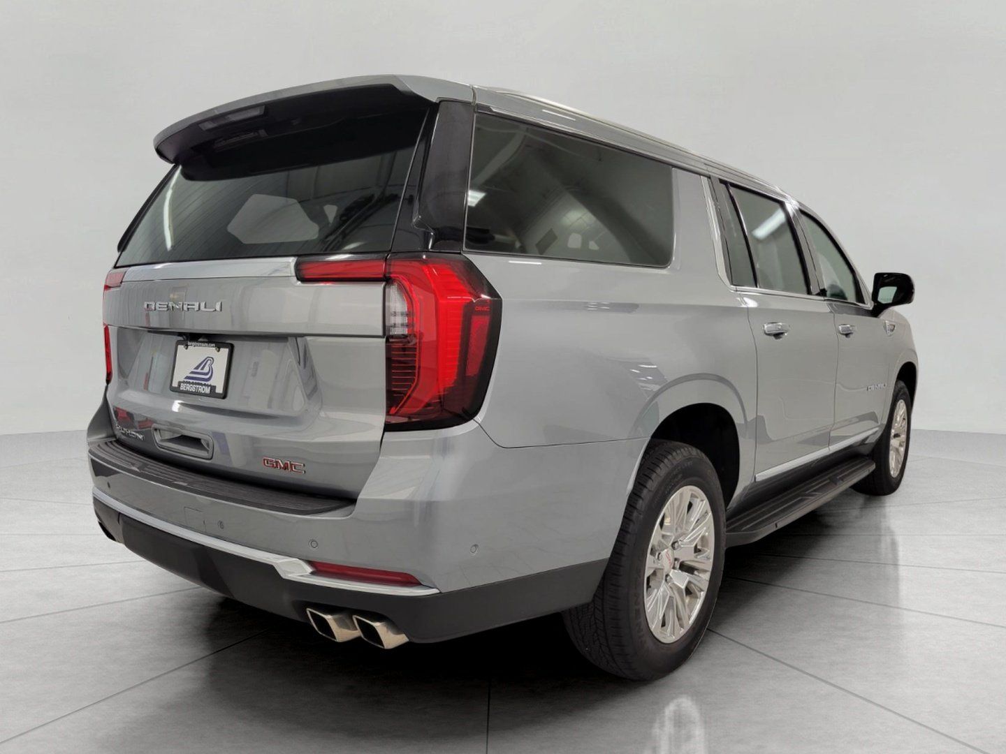 Used 2025 GMC Yukon XL Denali AWD/4WD image 19